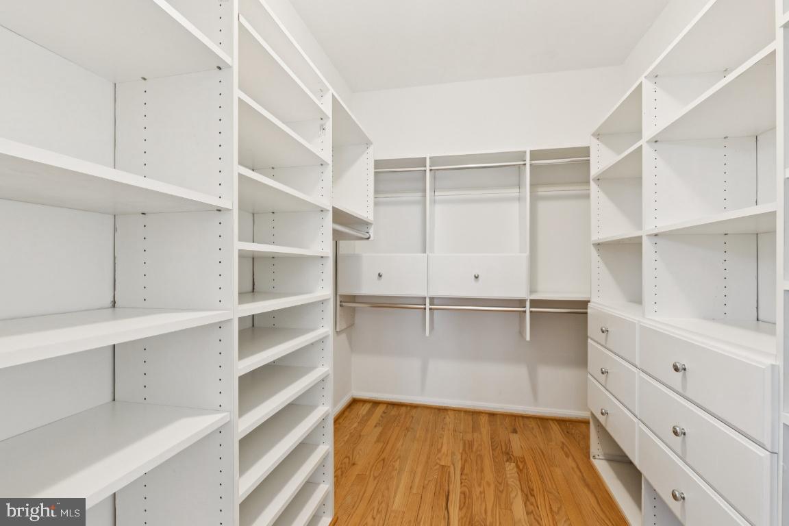 5020 Pheasant Ridge Road Fairfax, VA 22030 - Photo 20 of 59 Incredible closet organizer!