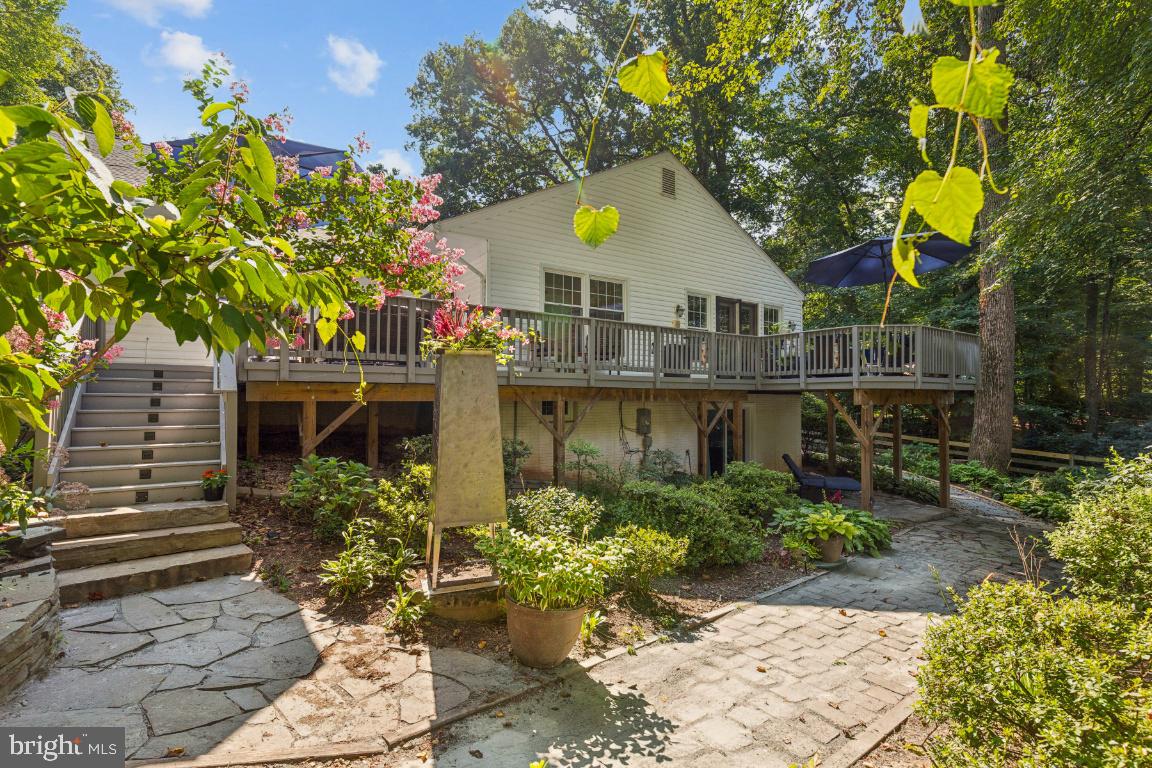 5020 Pheasant Ridge Road Fairfax, VA 22030 - Photo 33 of 59 Stairs to deck with solar lights