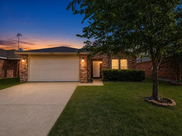 $299,000 | 5521 Camarillo Drive, Fort Worth, TX 76244