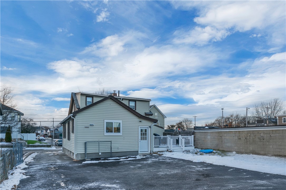 215 Kenyon Avenue Pawtucket, RI 02861 - Photo 14 of 16