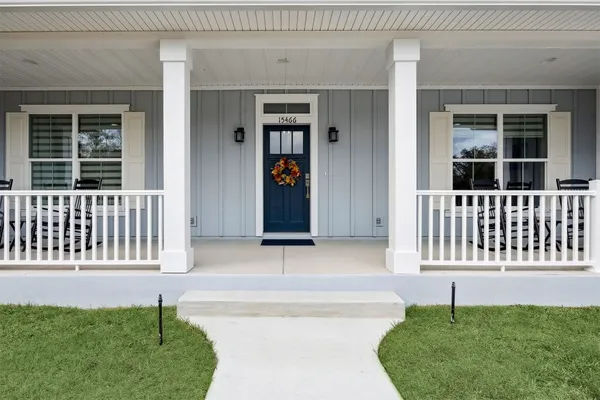 a view of an entryway of a house