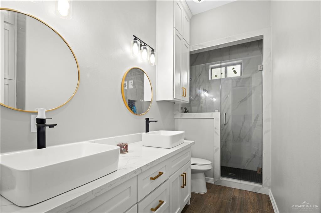 6031 Yarrow Drive Rio Grande City, TX 78582 - Photo 15 of 29 Bathroom 1