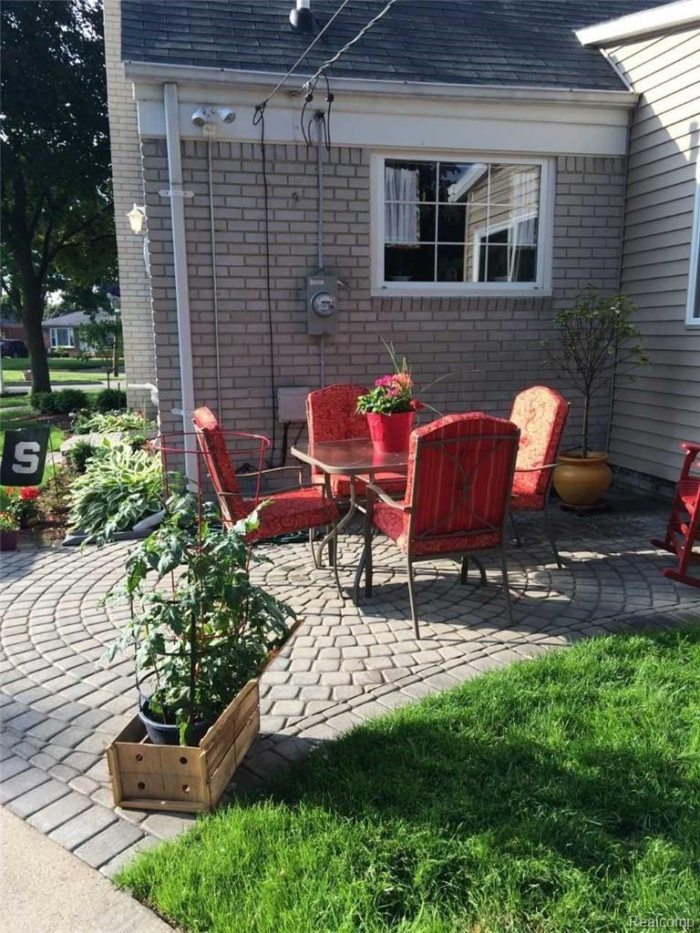 4158 Amherst Road Royal Oak, MI 48073 - Photo 24 of 25 Amherst Patio.jpg