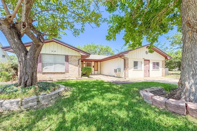 $250,000 | 3217 Ridgeview Lane, Irving, TX 75062