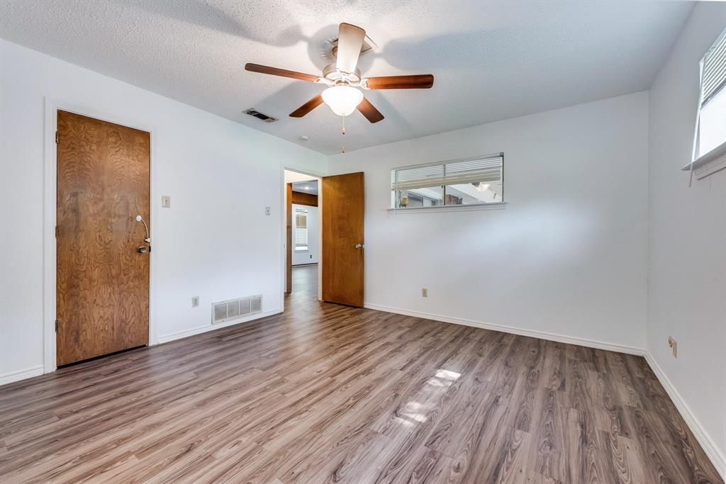 3217 Ridgeview Lane Irving, TX 75062 - Photo 11 of 19