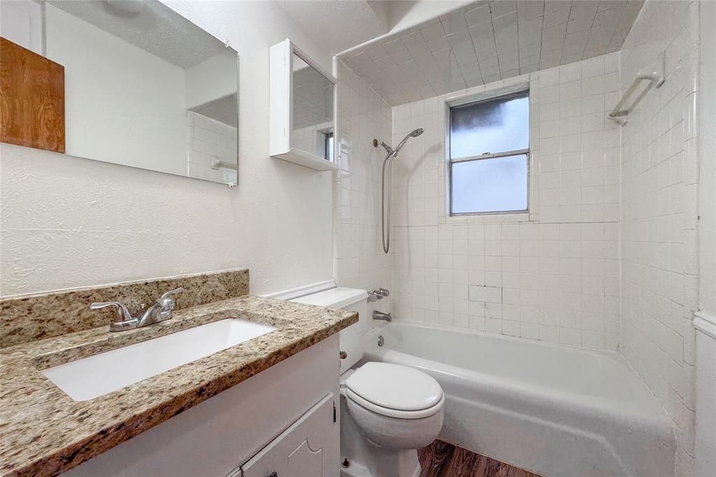 3217 Ridgeview Lane Irving, TX 75062 - Photo 15 of 19