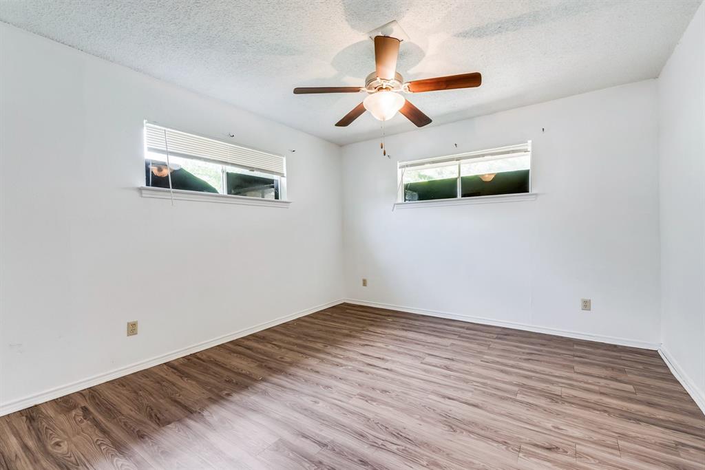 3217 Ridgeview Lane Irving, TX 75062 - Photo 16 of 19