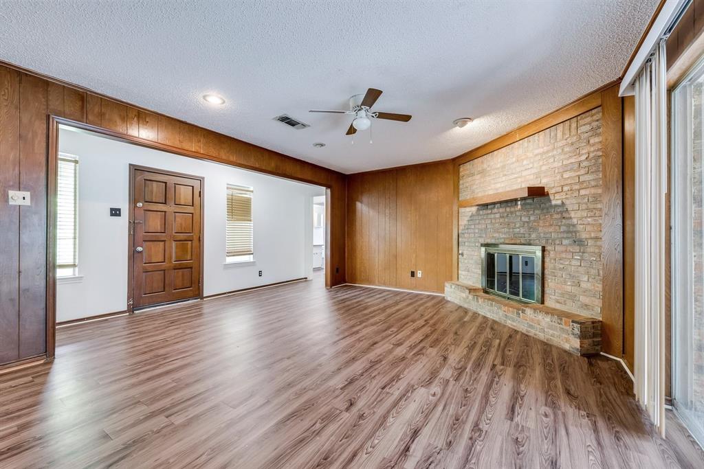 3217 Ridgeview Lane Irving, TX 75062 - Photo 5 of 19