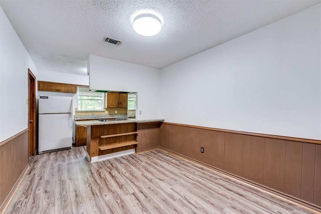 3217 Ridgeview Lane Irving, TX 75062 - Photo 7 of 19