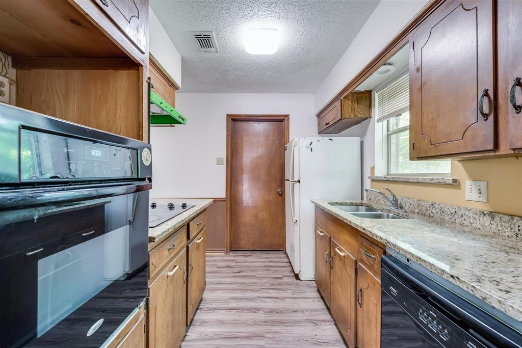 3217 Ridgeview Lane Irving, TX 75062 - Photo 8 of 19