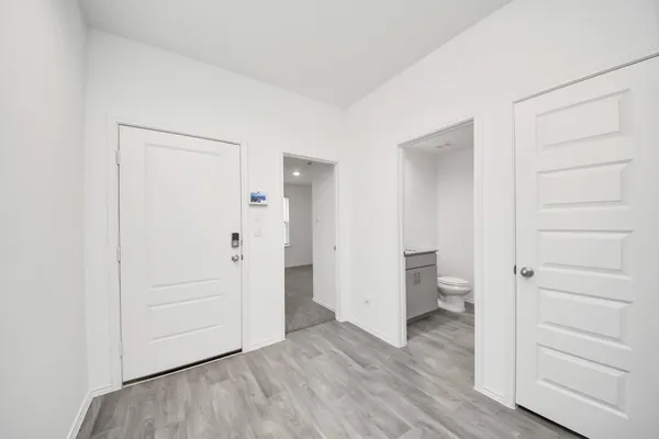 $2,300 | 1310 Bison View Lane, Sealy, TX 77474