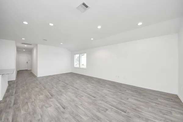 $2,300 | 1310 Bison View Lane, Sealy, TX 77474