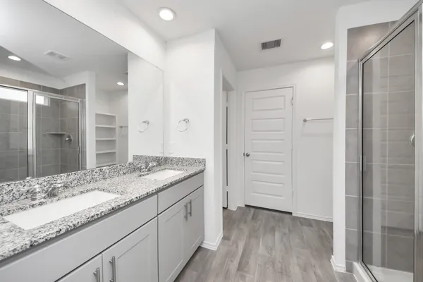 $2,300 | 1310 Bison View Lane, Sealy, TX 77474