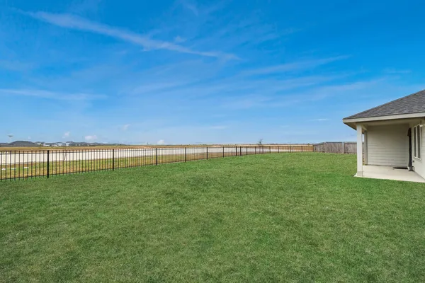 $2,300 | 1310 Bison View Lane, Sealy, TX 77474