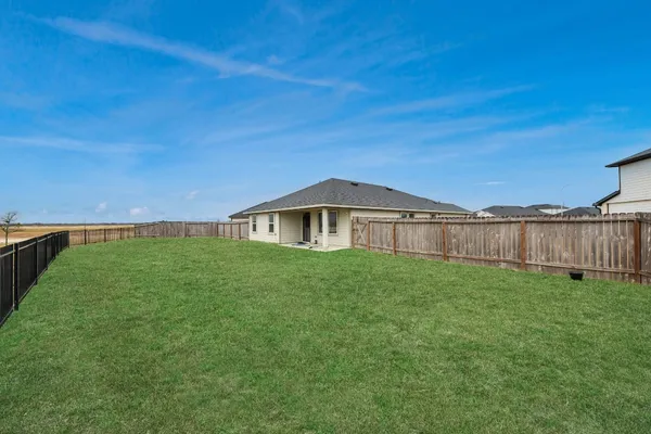 $2,300 | 1310 Bison View Lane, Sealy, TX 77474