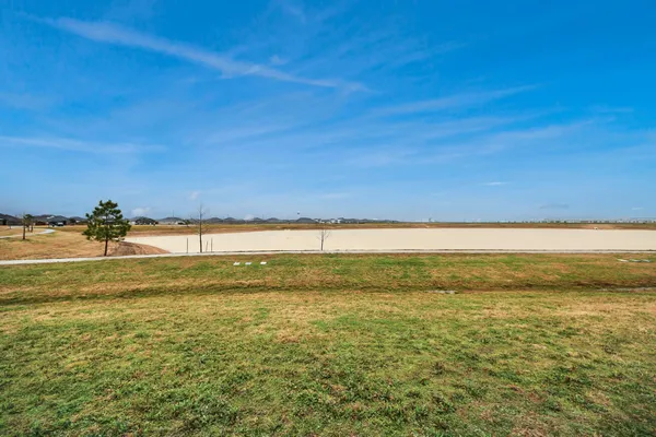 $2,300 | 1310 Bison View Lane, Sealy, TX 77474