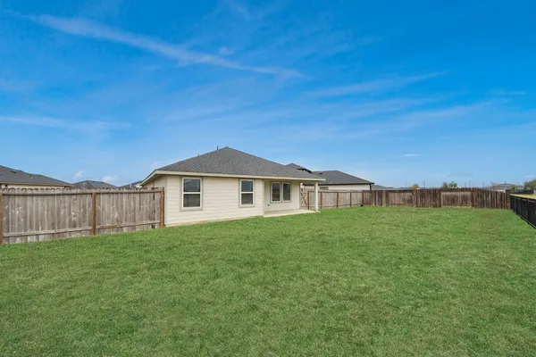 $2,300 | 1310 Bison View Lane, Sealy, TX 77474