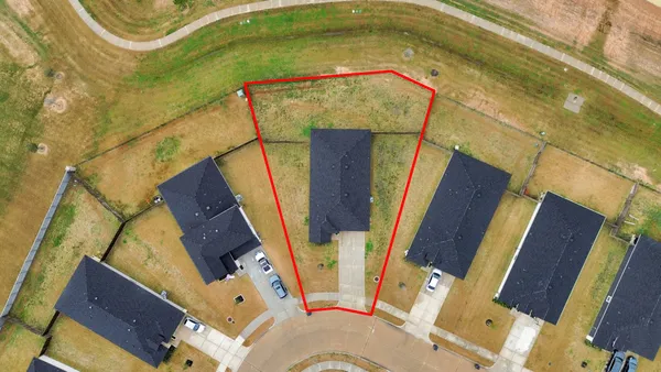 $2,300 | 1310 Bison View Lane, Sealy, TX 77474