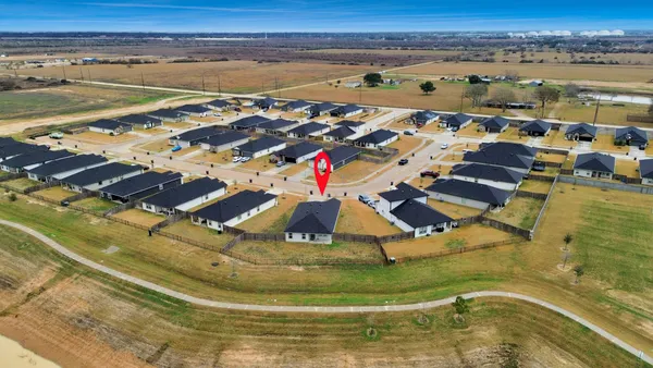 $2,300 | 1310 Bison View Lane, Sealy, TX 77474