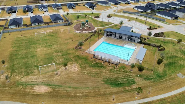 $2,300 | 1310 Bison View Lane, Sealy, TX 77474