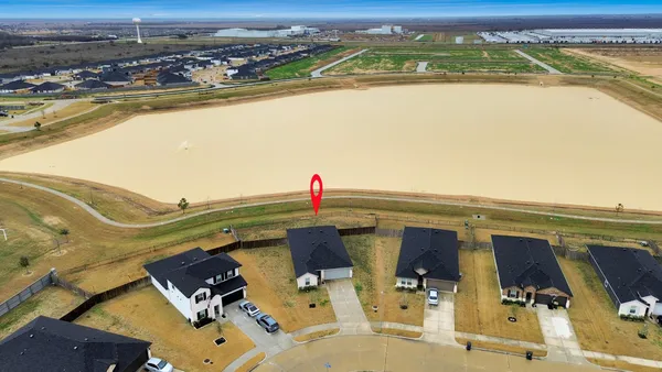 $2,300 | 1310 Bison View Lane, Sealy, TX 77474