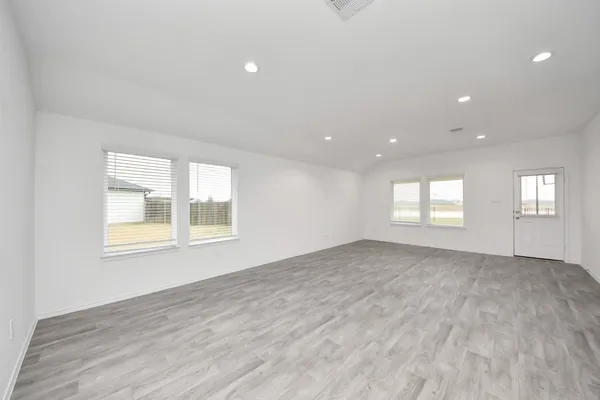 $2,300 | 1310 Bison View Lane, Sealy, TX 77474