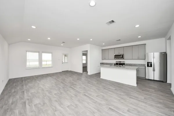 $2,300 | 1310 Bison View Lane, Sealy, TX 77474