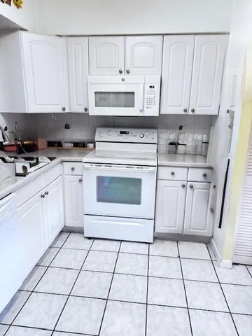 $139,900 | 7320 Lake Cir Drive, Unit 407, Margate, FL 33063