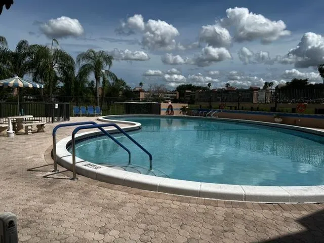 $139,900 | 7320 Lake Cir Drive, Unit 407, Margate, FL 33063