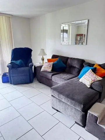 $139,900 | 7320 Lake Cir Drive, Unit 407, Margate, FL 33063