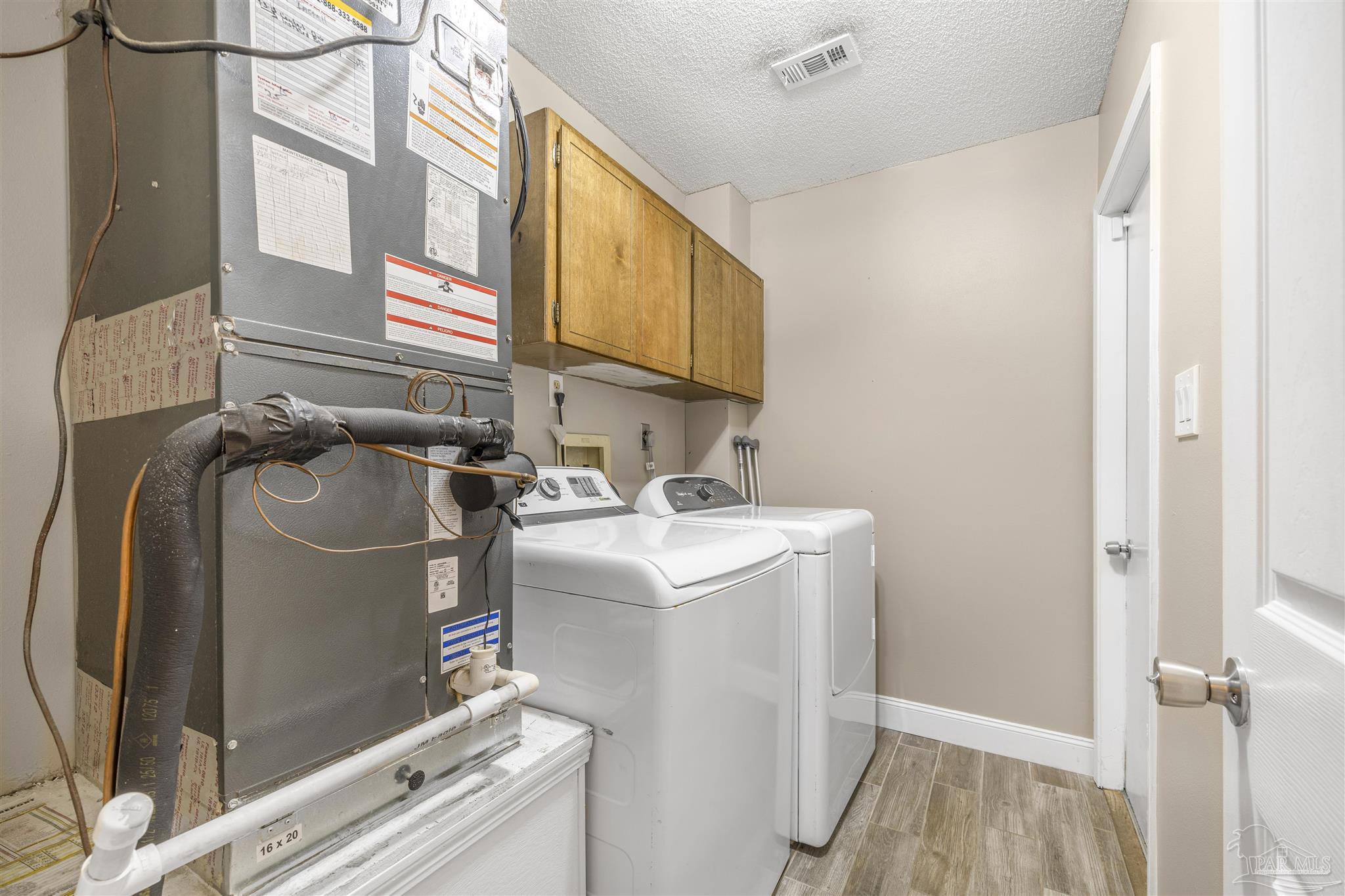 1833 Hunters Path Fort Walton Beach, FL 32547 - Photo 20 of 44 a utility room with dryer and washer