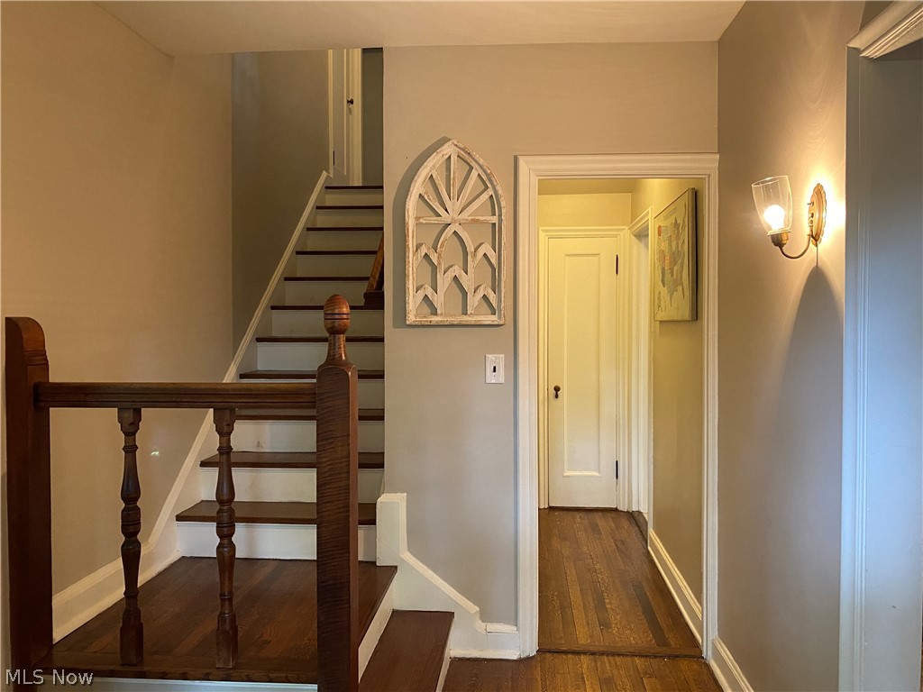 16224 Brewster Road Cleveland, OH 44112 - Photo 5 of 30