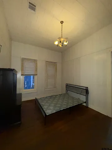 $1,100 | 707 Johnson Street, Palestine, TX 75801