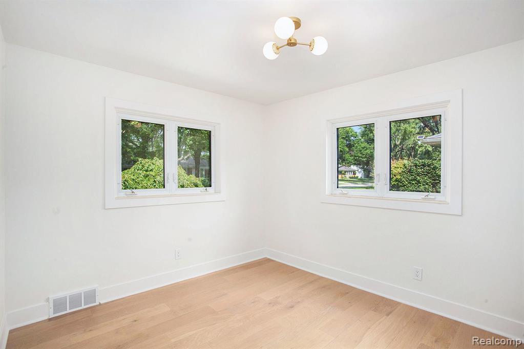 31100 West Rutland Street Beverly Hills, MI 48025 - Photo 13 of 28