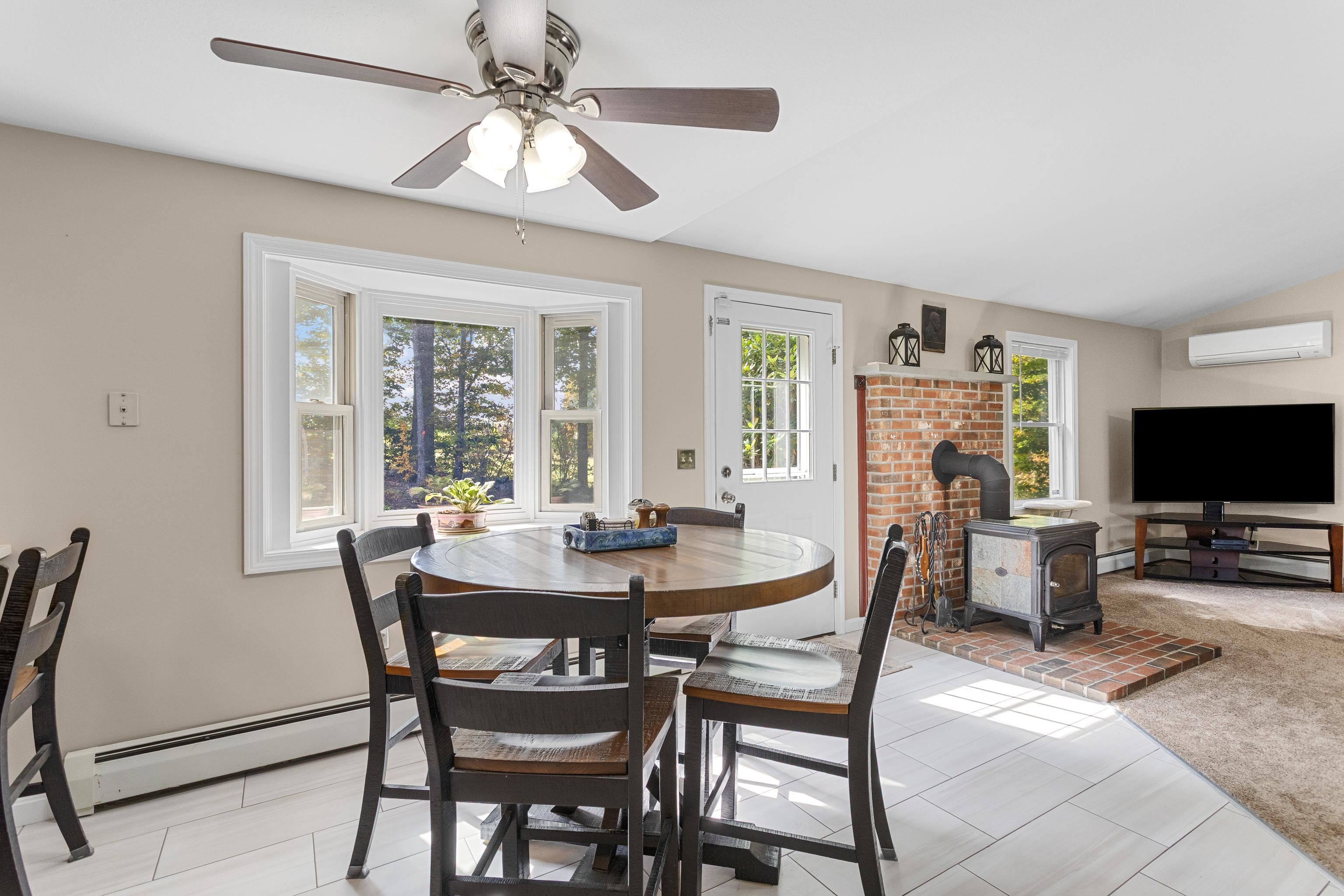 662 Highway 129 Loudon, NH 03307 - Photo 6 of 36