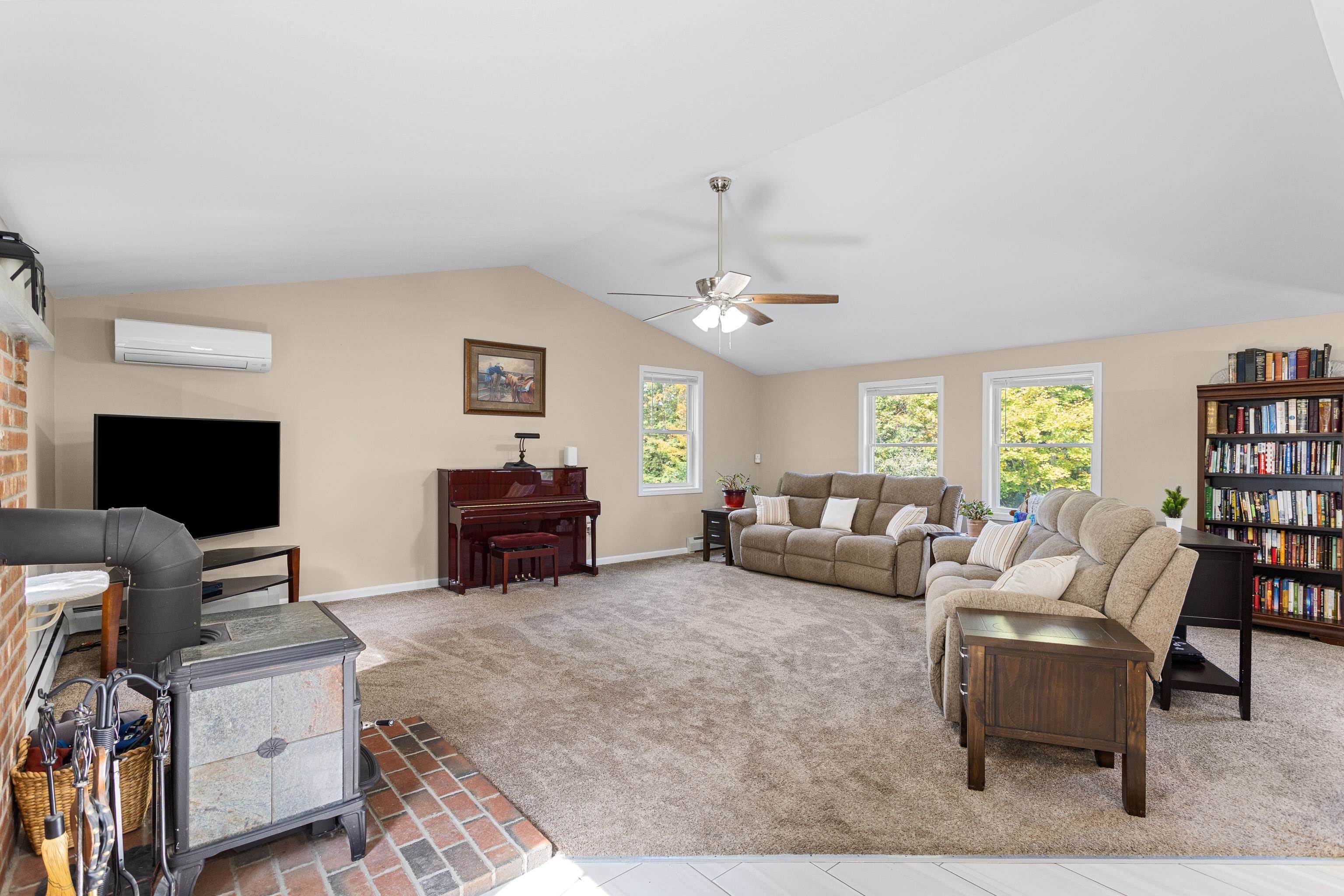 662 Highway 129 Loudon, NH 03307 - Photo 7 of 36