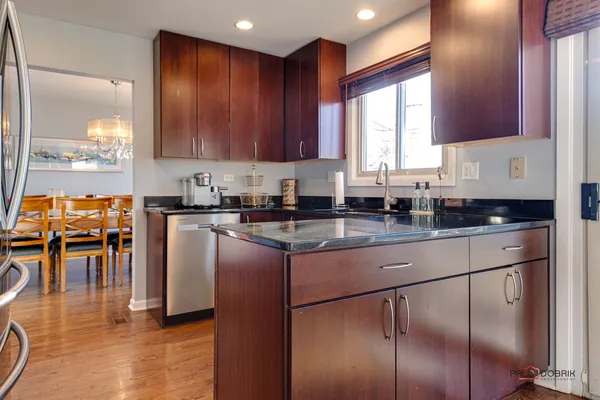 $679,000 | 2420 Cobblewood Drive, Northbrook, IL 60062