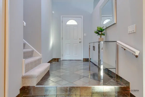 $679,000 | 2420 Cobblewood Drive, Northbrook, IL 60062