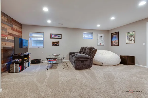 $679,000 | 2420 Cobblewood Drive, Northbrook, IL 60062