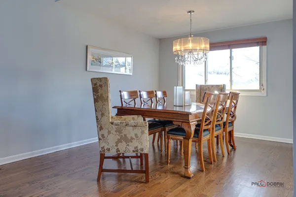 $679,000 | 2420 Cobblewood Drive, Northbrook, IL 60062