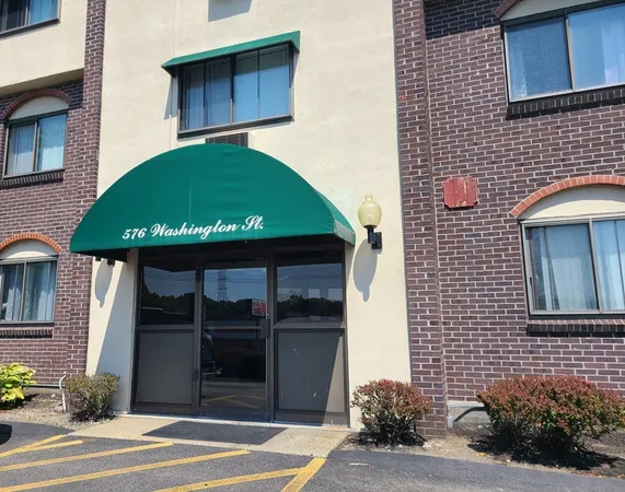 $2,100 | 576 Washington Street, Unit 405, Weymouth, MA 02188