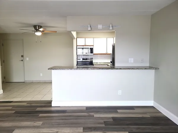 $2,100 | 576 Washington Street, Unit 405, Weymouth, MA 02188