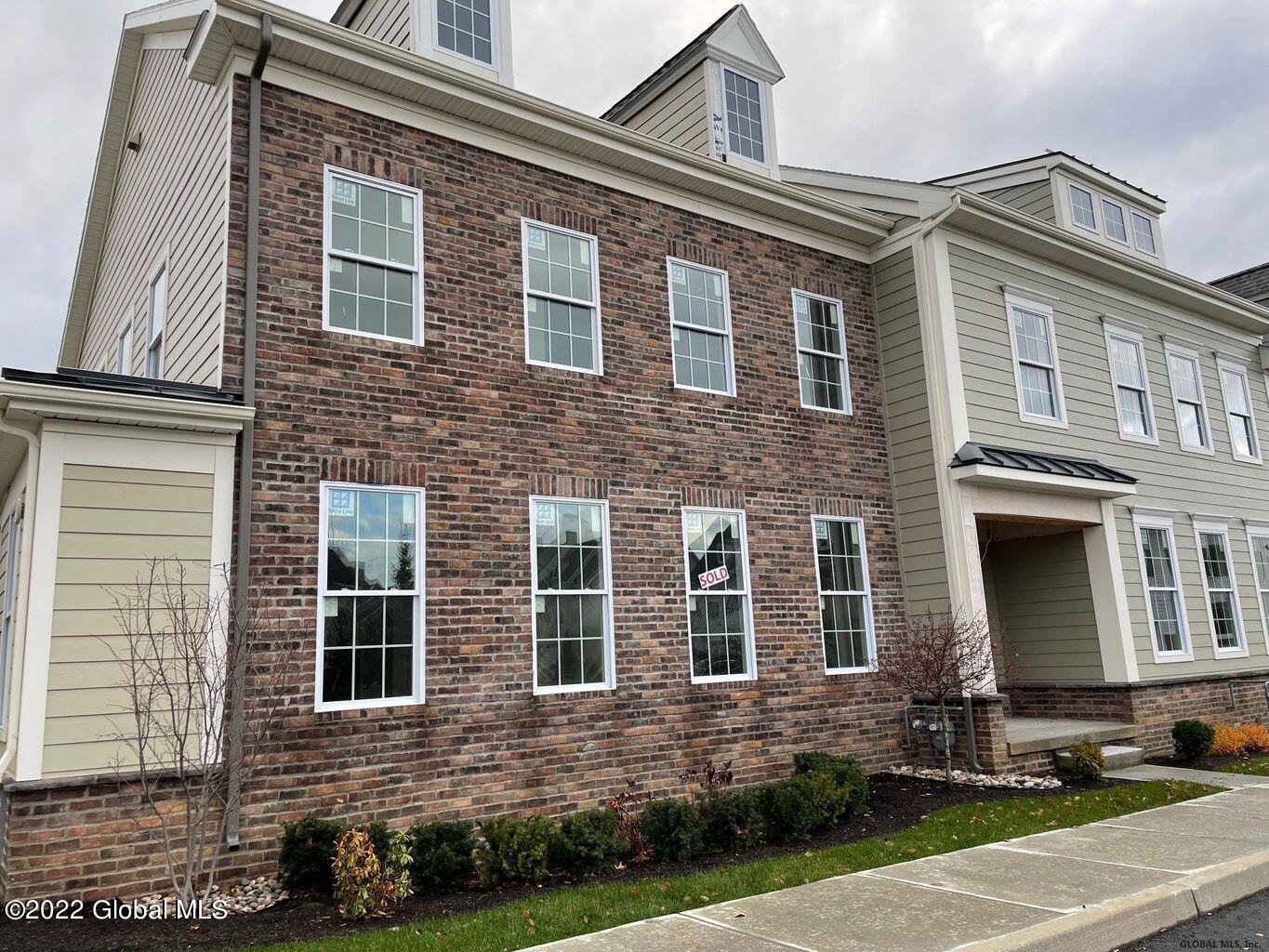 9 Cambridge Way Colonie, NY 12110 - Photo 3 of 15 20211123222545663863000000-o