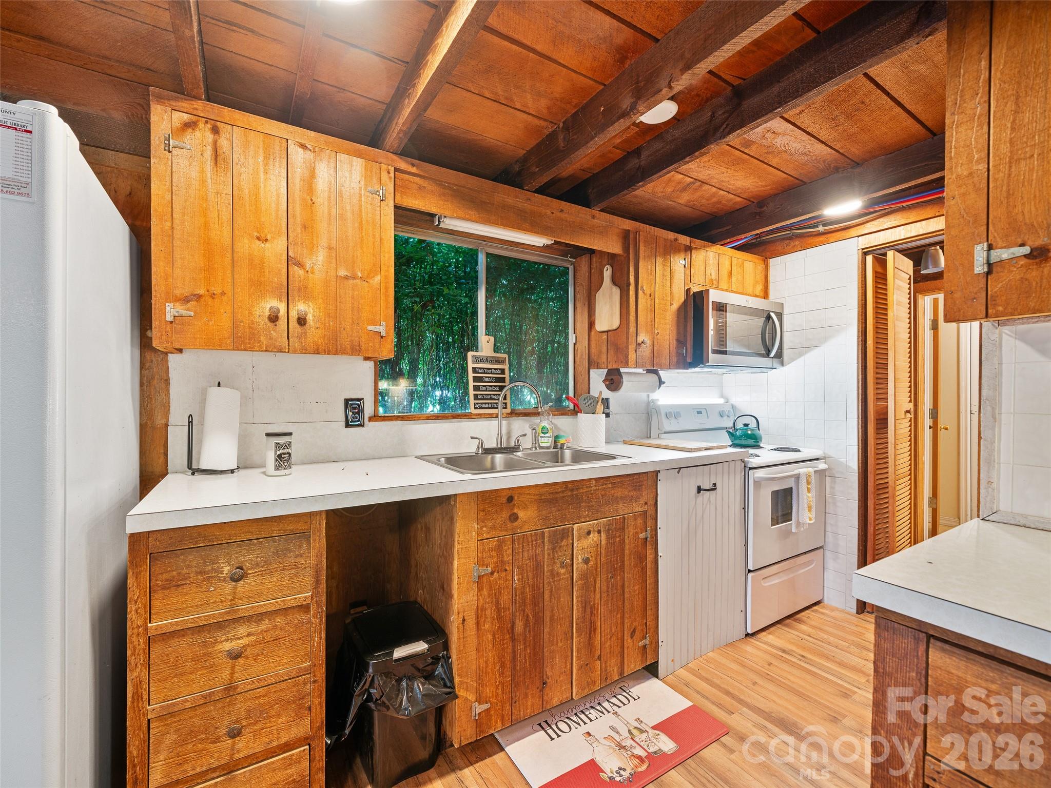 137 Mountain Farm Road Burnsville, NC 28714 - Photo 10 of 30