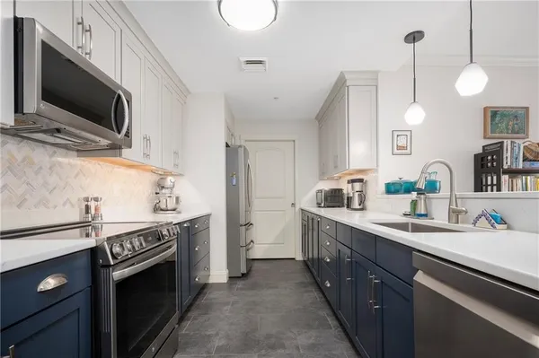 $439,900 | 333 Atwells Avenue, Unit 206, Providence, RI 02903
