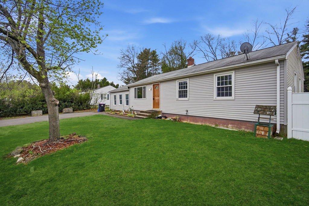 71 Sun Valley Road Holyoke, MA 01040 - Photo 3 of 23