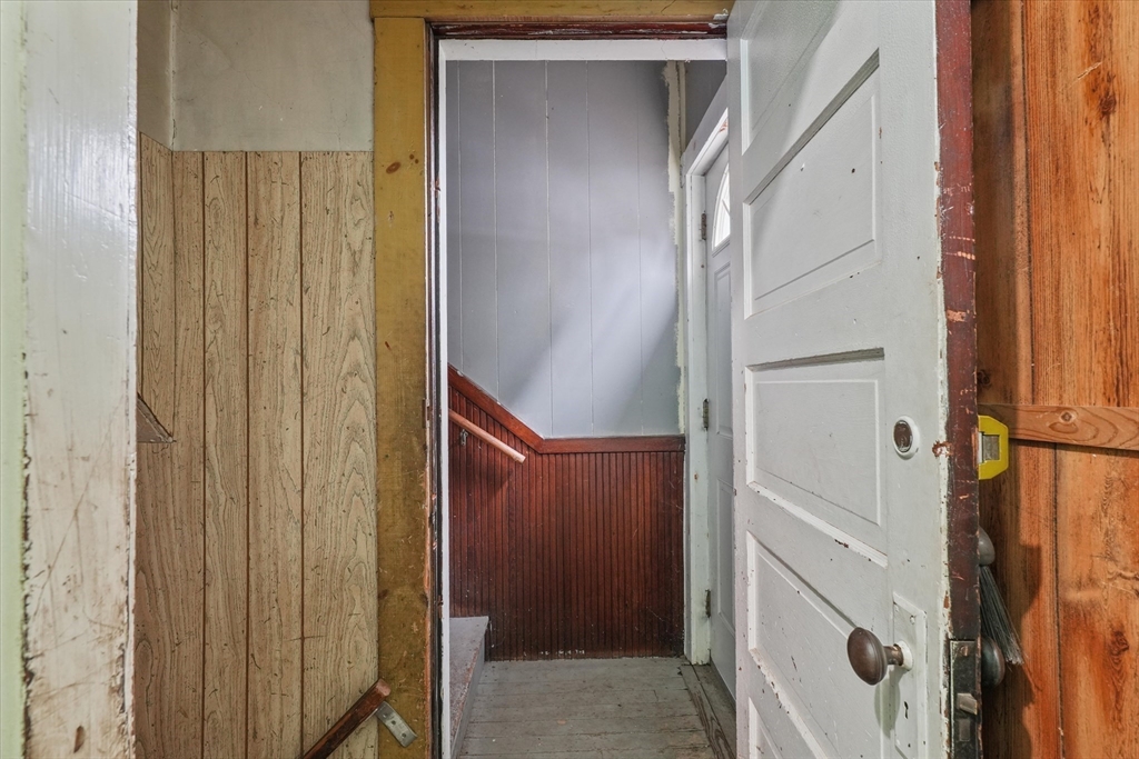 5-7 Arlington Terrace Lawrence, MA 01841 - Photo 19 of 39 a bathroom with a shower