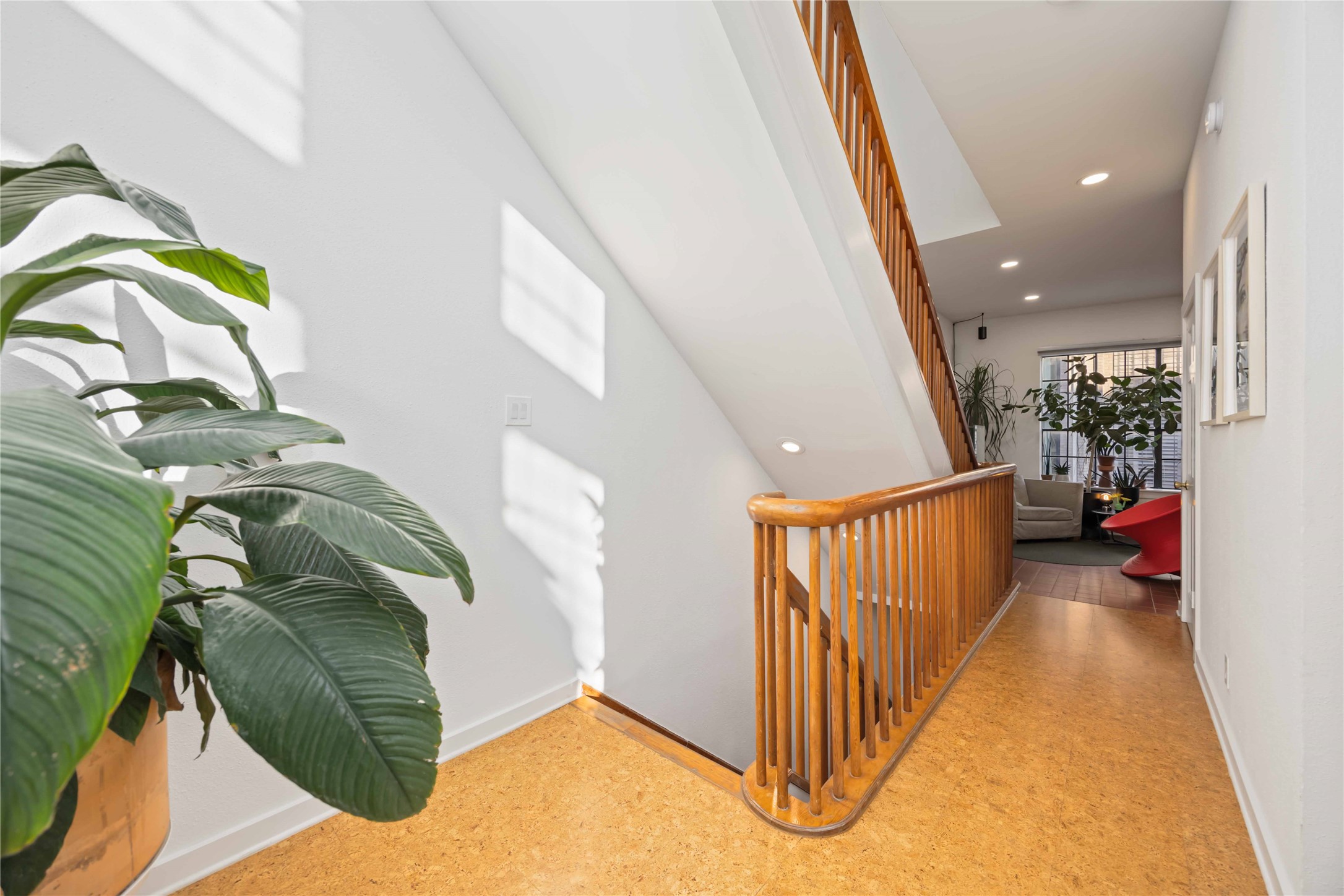 1425 Nantucket Drive, Unit B Houston, TX 77057 - Photo 32 of 38 2nd Floor Hallway