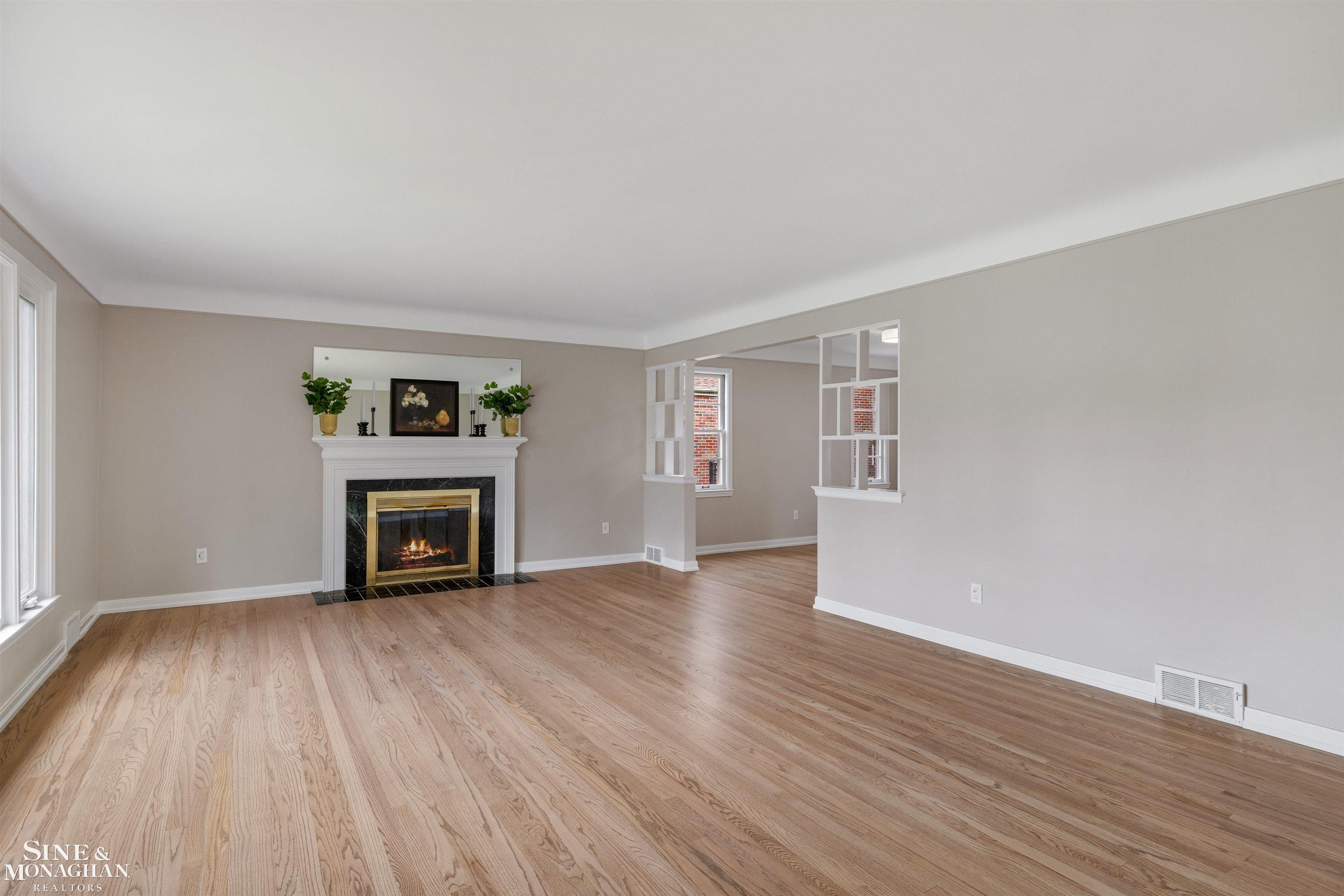 581 Hampton Road Grosse Pointe Woods, MI 48236 - Photo 6 of 60
