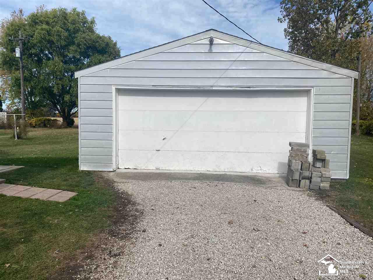 1466 West Labo Road Carleton, MI 48117 - Photo 3 of 23